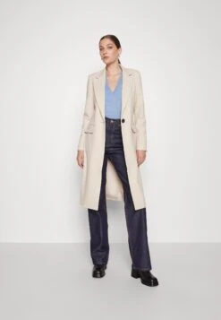 Anna Field -Anna Field 07b3d8d2d5ff497786d9e57fbc93c15f