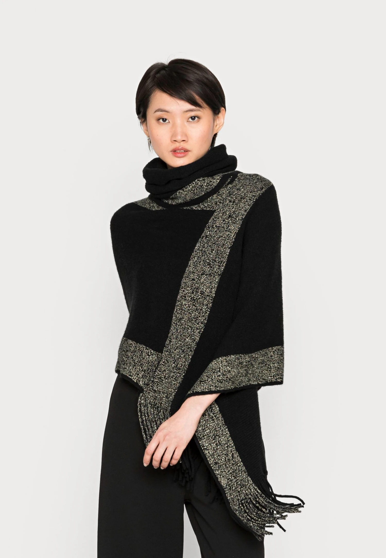 Anna Field Poncho - Black / Gold 1 Anna Field Poncho - Black / Gold