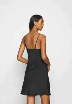 Anna Field Hammered Satin Nightie - Nachtjapon - Black 9 Anna Field Hammered Satin Nightie - Nachtjapon - Black -Anna Field 582eef8b55cc48b49fe9b0e88e2892d9