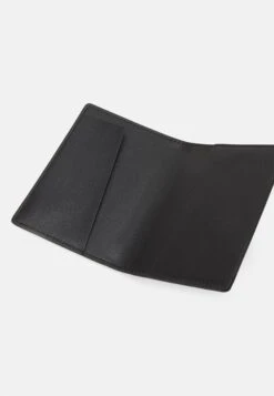 Anna Field Passport Case And Luggage Tag Set - Paspoorthouder - Black -Anna Field 6cebaff05c534c59aba96c1fb1c7ab54