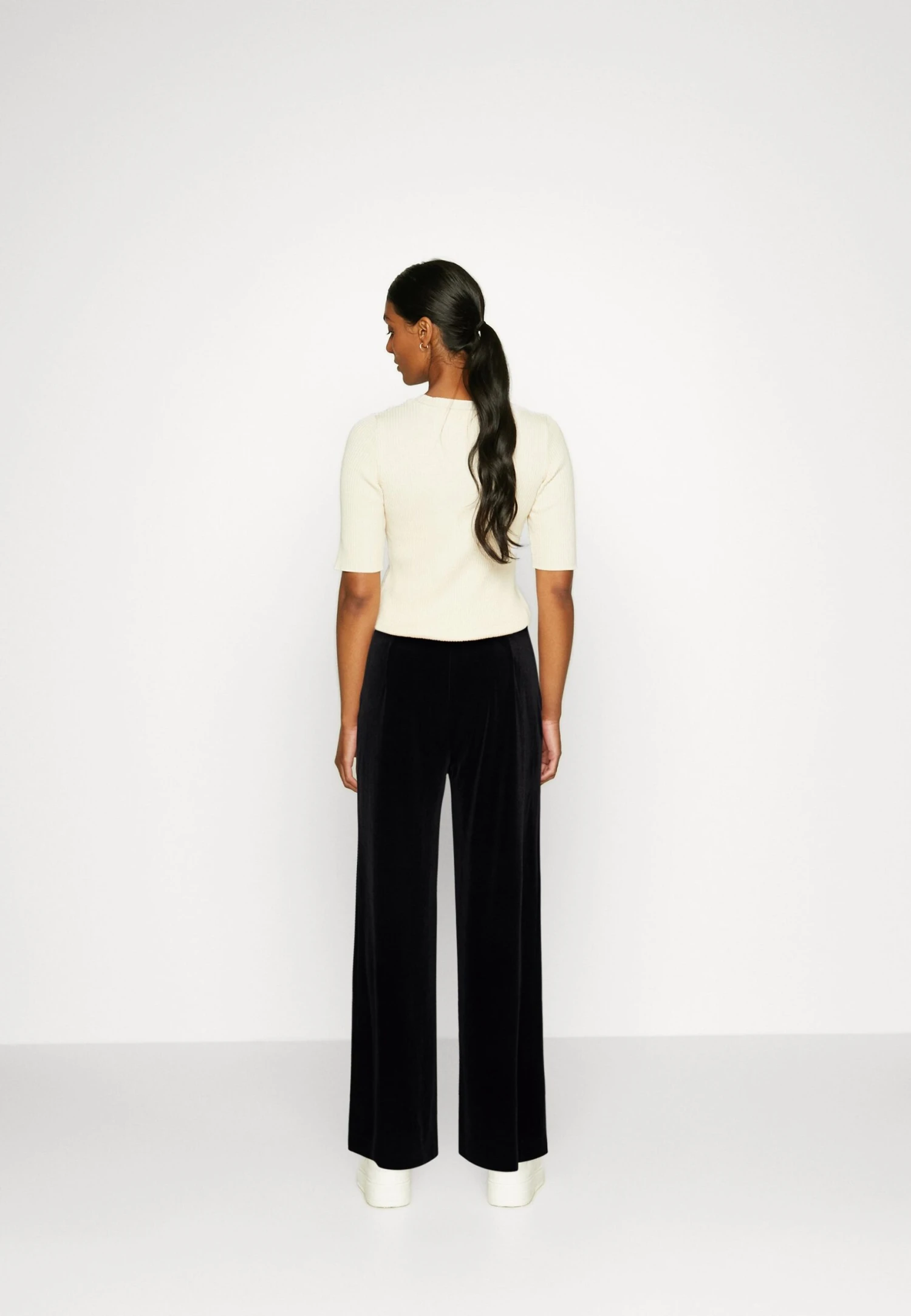 Anna Field VelvetWide Leg Trousers - Broek - Black 3 Anna Field VelvetWide Leg Trousers - Broek - Black - Afbeelding 3