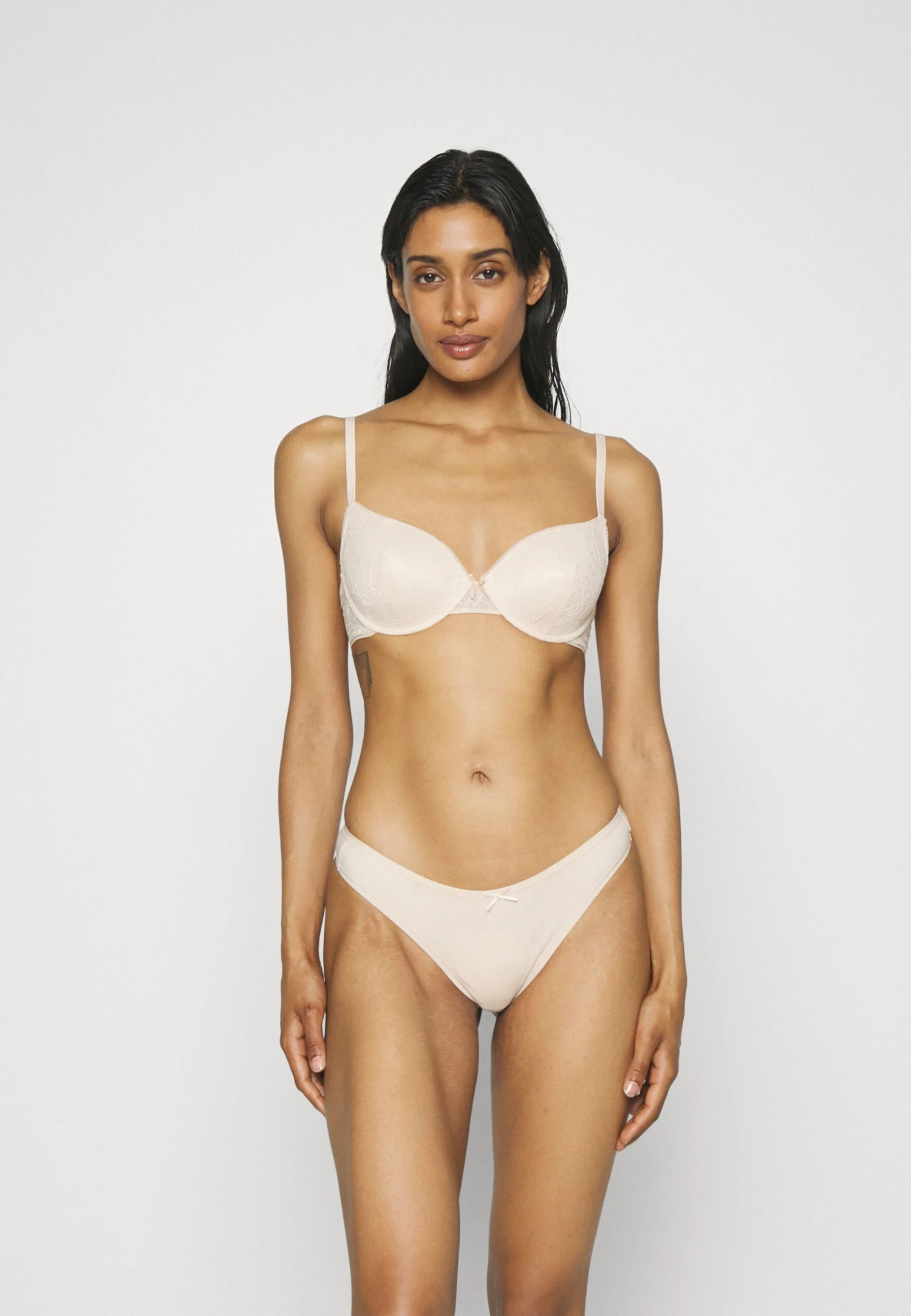 Anna Field 7 Pack - String - White/Black/Beige 1 Anna Field 7 Pack - String - White/Black/Beige