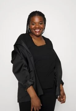 Plus Size - T-Shirt Print - Black -Anna Field f6e76092d7ba4ceda3f70f93bba7bb4a